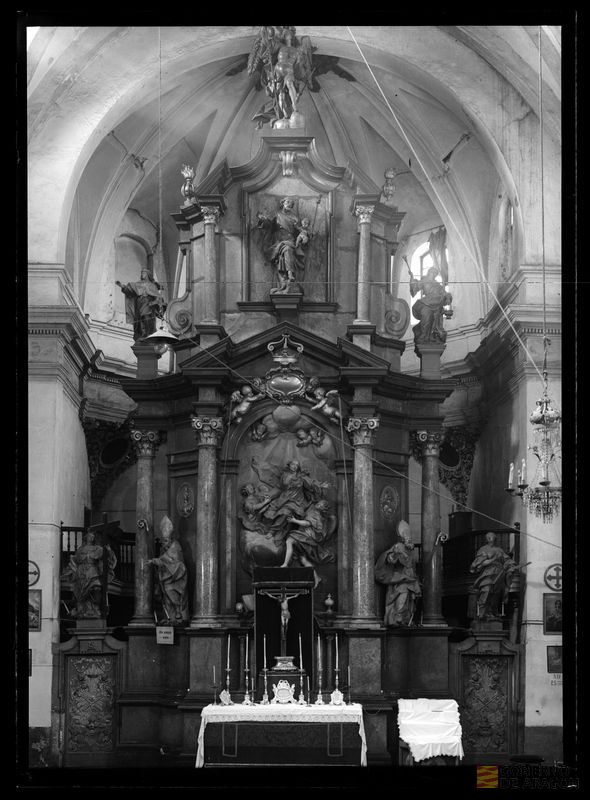 Retablo clasicista de la iglesia de Santa María Magdalena