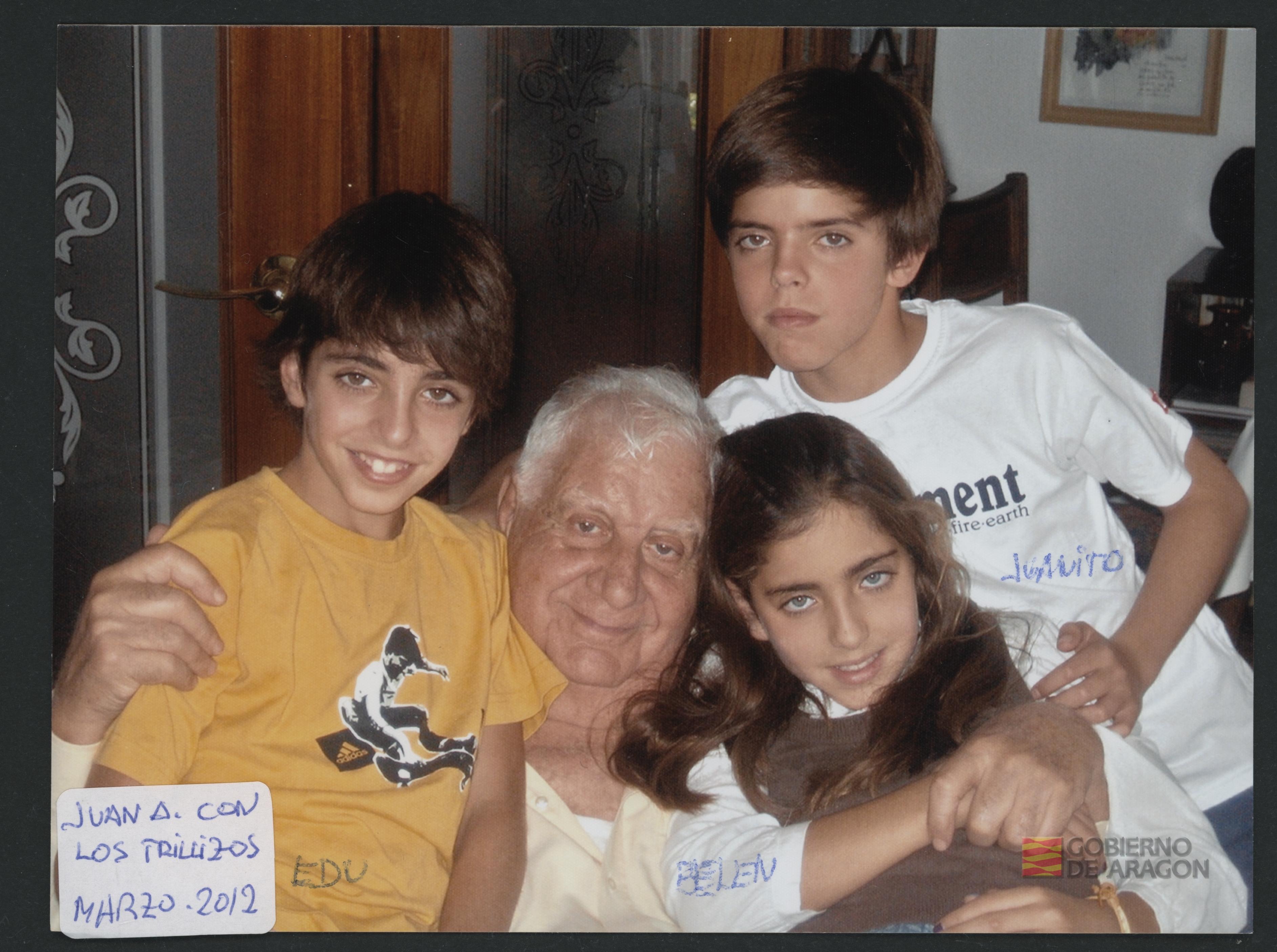 Juan Antonio Bolea Foradada con los trillizos