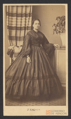 [Retrato de mujer]. J.Nal y Cia
