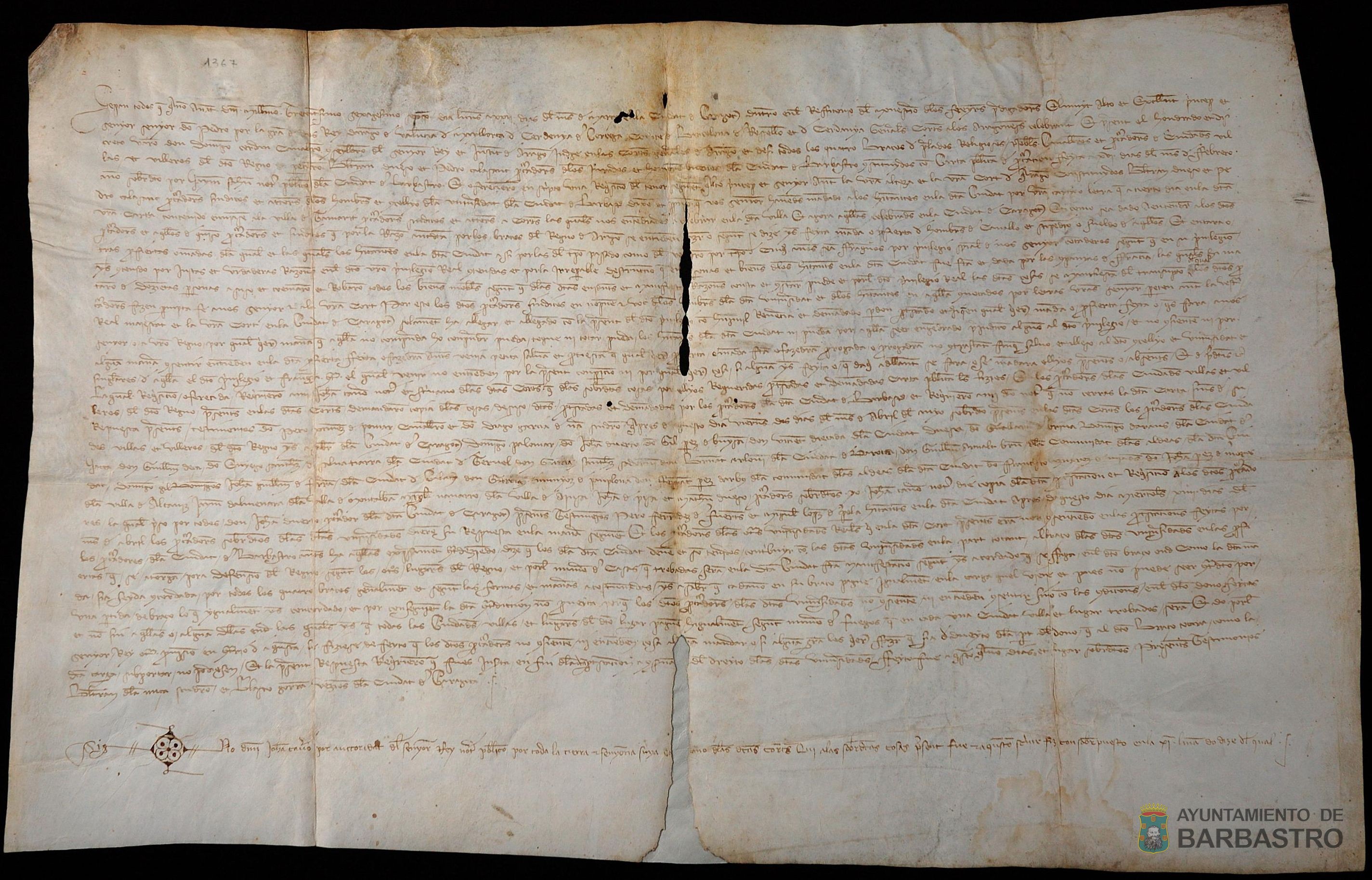 Las Cortes, reunidas en Zaragoza, no admiten la protesta de la universidad de Barbastro para no someterse al fogaje alegando el privilegio concedido por el rey, debido al saqueo de la ciudad cometido por tropas francesas, y responden que contribuya en su brazo como las otras universidades del reino.