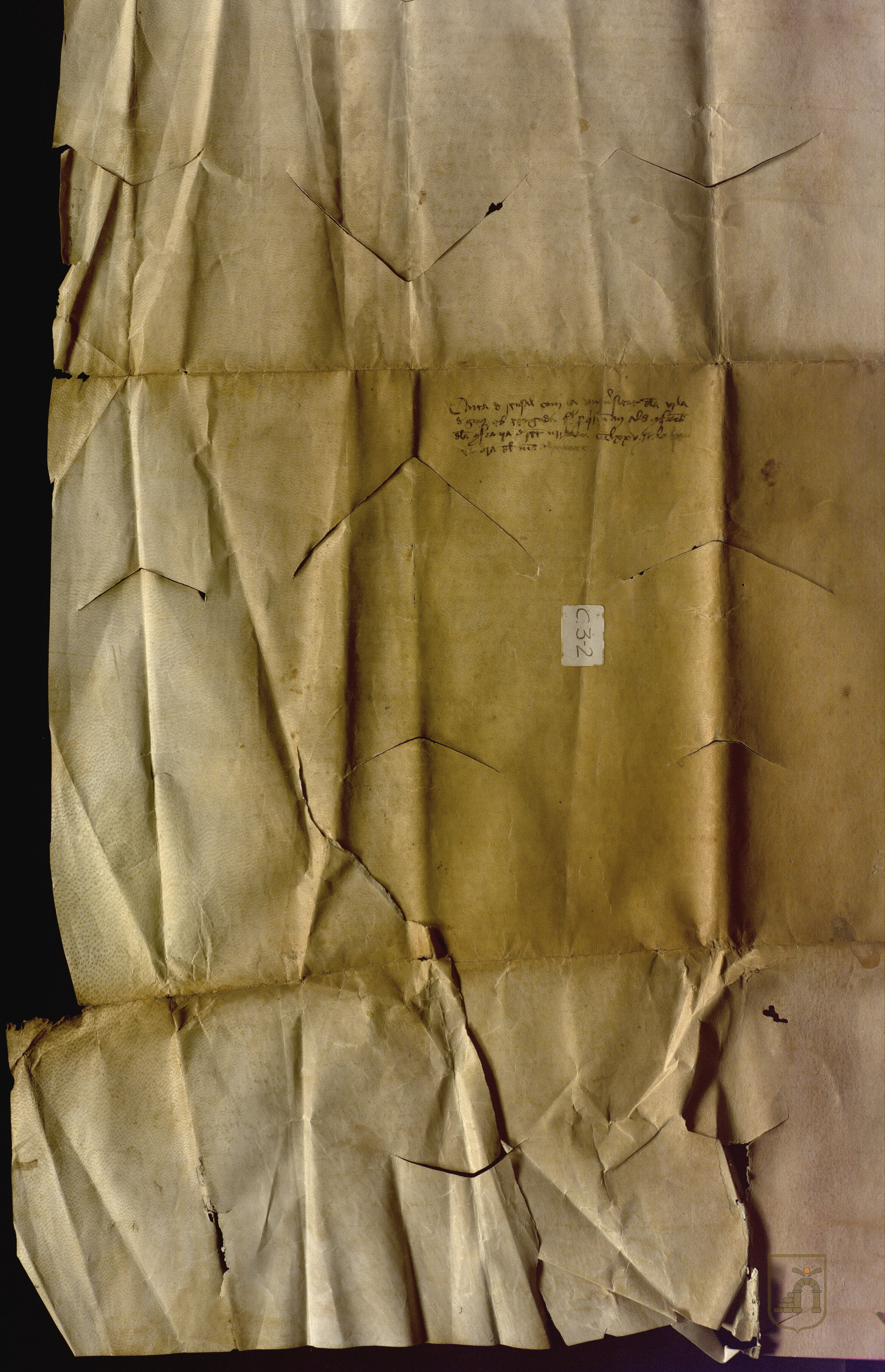 El concejo de la villa de Graus vende a la cofradía de San Nicolás de Graus un censal de 375 sueldos jaqueses por precio de 7.500 sueldos.