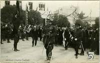Visita del General Primo de Rivera a Huesca. Pasando revista a las tropas en la Plaza de Camo