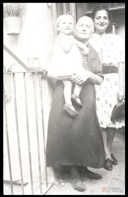 María Jesús Moreno (madre de Joaquín Leal, Josefina (nuera) y María Jesús (nieta)