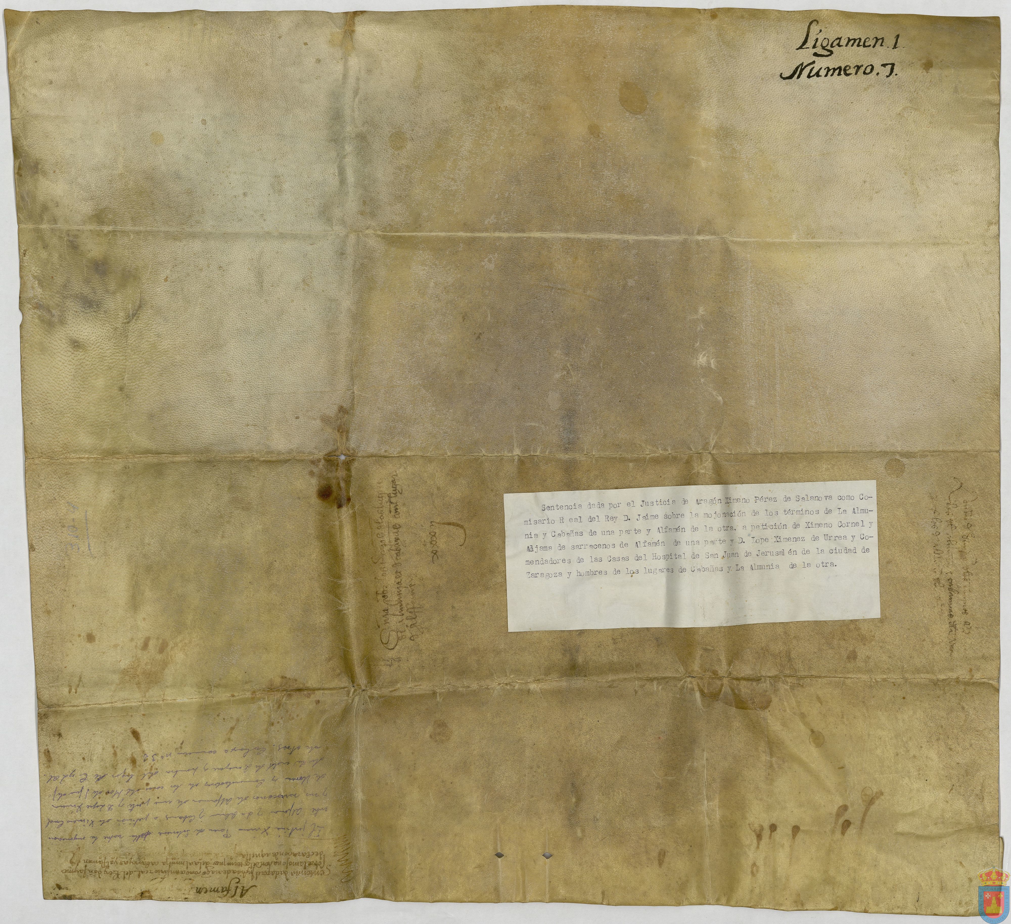 Sentencia dada por el Justicia de Aragón, Ximéno Pérez de Salanova, sobre la mojonación de La Almunia y Cabañas, y Alfamén, a petición de Ximeno Cornel y la Aljama de sarracenos de Alfamén, y López Ximénez de Urrea, comendador de la Orden de San Juan.