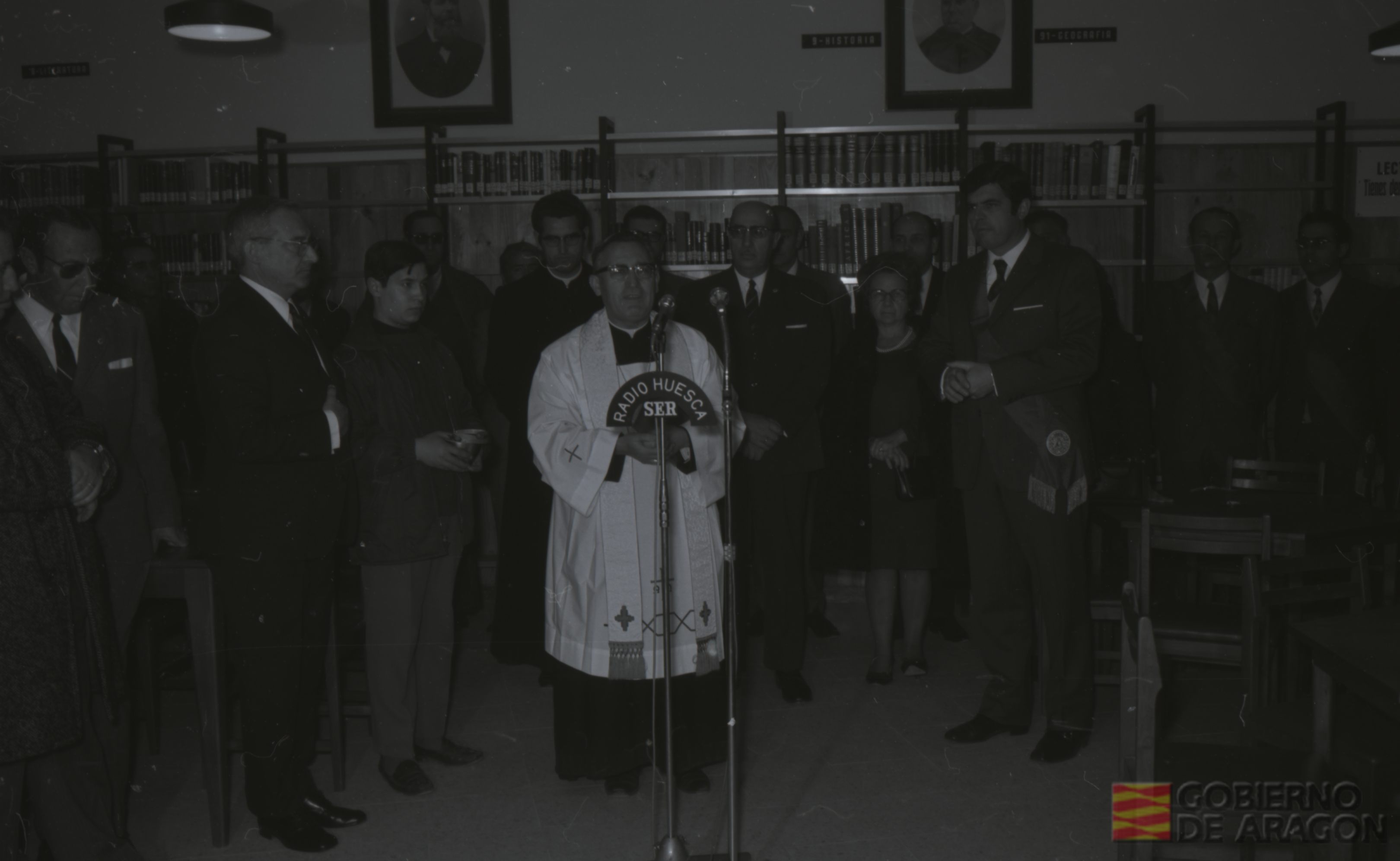 Biblioteca pública. Bendición en acto de inauguración. Foto Colomina (Graus). Graus