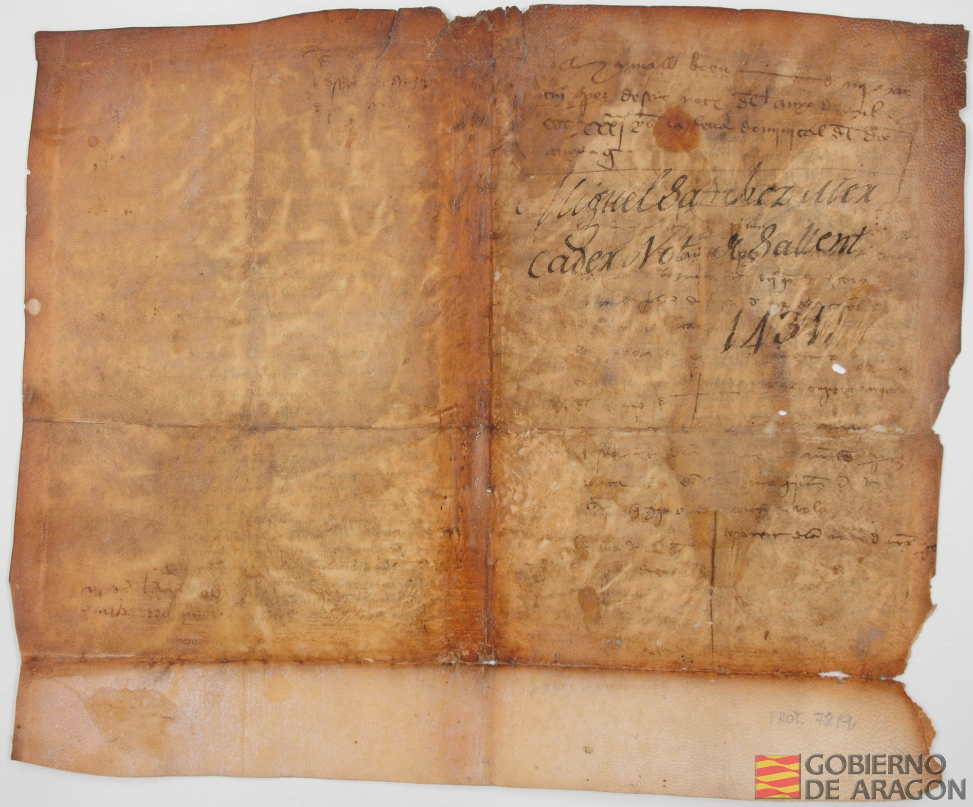 Guillermo Beltrán de La Laguna, habitante en Jaca y lugarteniente de Pedro Martínez de Corbins, merino de Jaca y sus montañas, nombra a Pedro de Lanuza y a Sancho Beltrán de Blasco, vecinos de Sallent de Gállego, para las cuestiones relacionadas con su oficio en el valle de Tena.