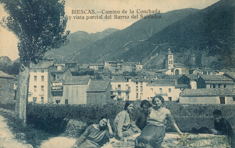 "Biescas. Camino de la Conchada y vista parcial del Barrio del Salvador."