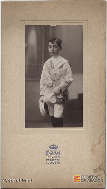 Retrato de Miguel Faci del Teg en su primera comunión. Gustavo Freudenthal