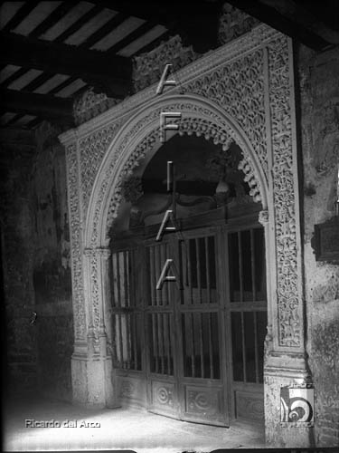 Claustro de la colegiata. Portada mudéjar de la capilla de san Fabián. Ricardo del Arco y Garay. Alquézar. Somontano