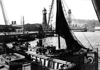 "Pescadores en el puerto". Ricardo Compairé Escartín. Barcelona