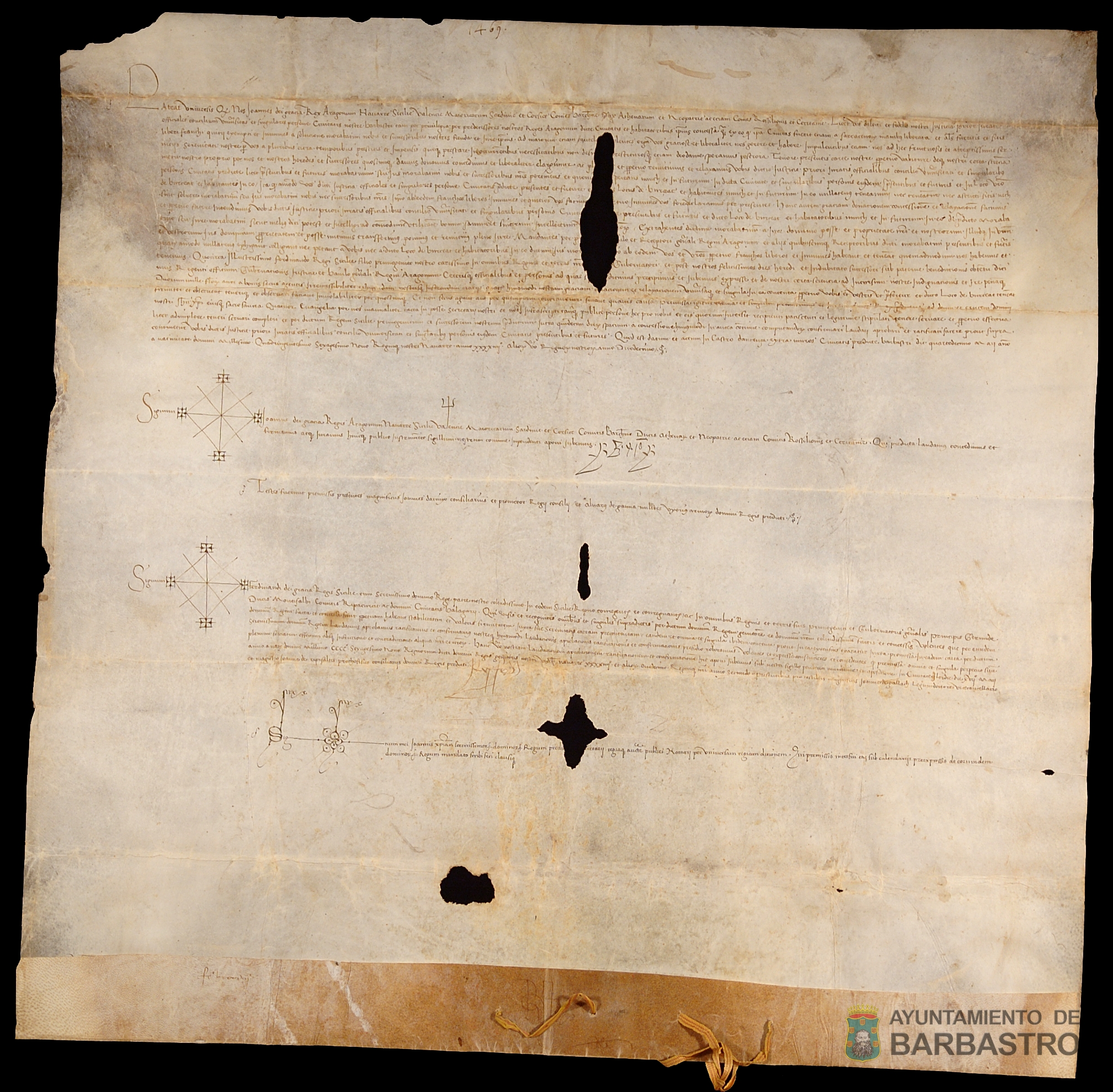 Privilegio de franquicia del maravedi para Barbastro y Burceat concedido por el rey Juan II de Aragon y confirmado por su hijo Fernando, rey de Sicilia. Dado extramuros del castillo de Entenza de Barbastro y confirmado en Lerida