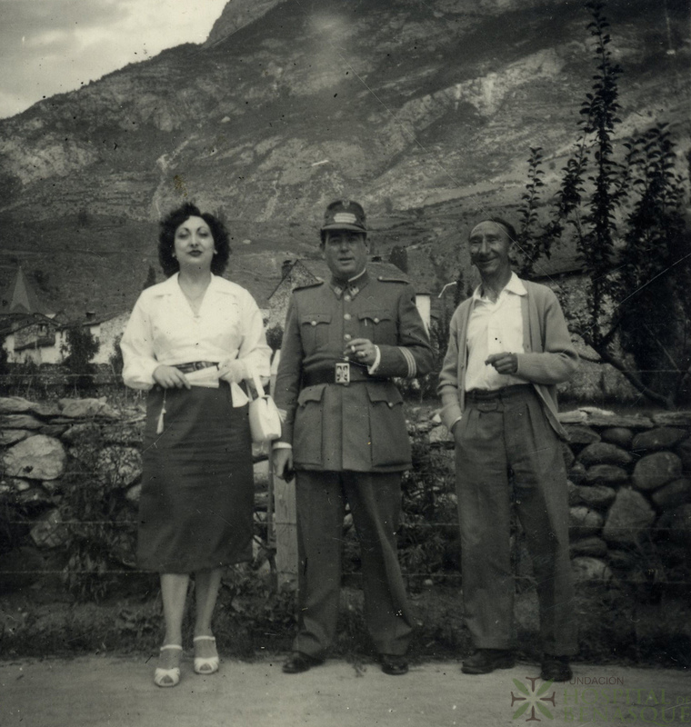 Retrato de dos hombres y una mujer