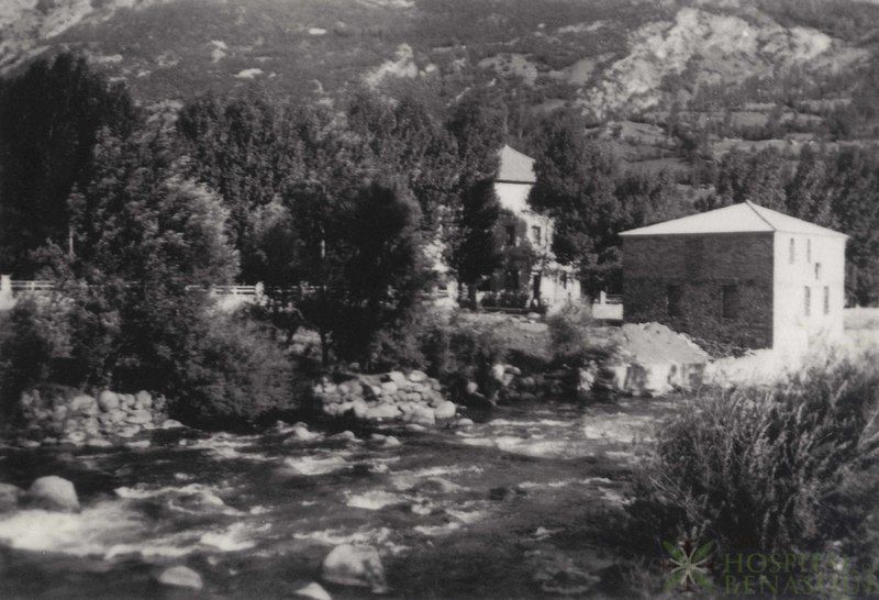 Río Ésera a su paso por el Gran Hotel Benasque