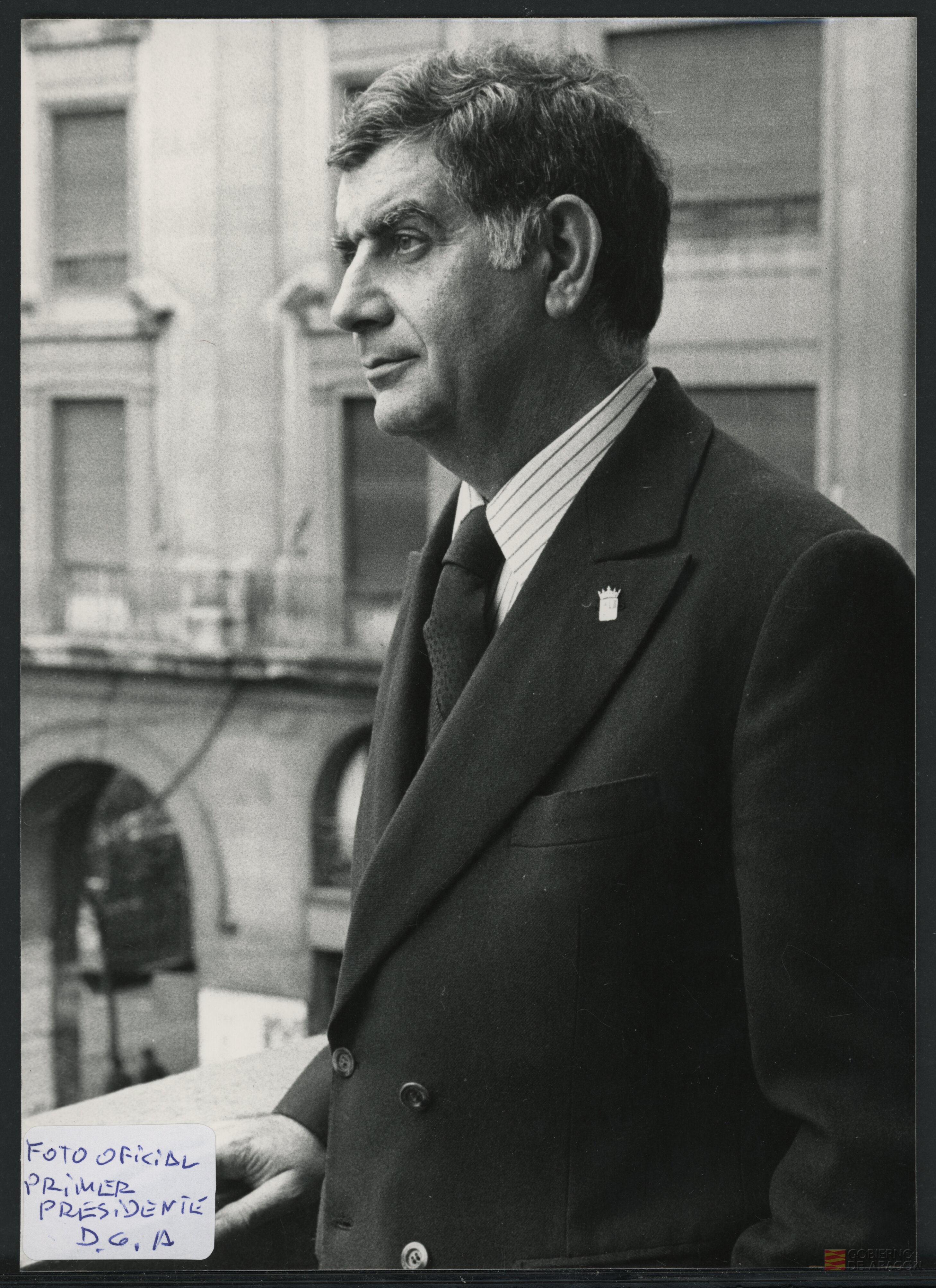 Juan Antonio Bolea Foradada en el balcón de la Diputación Provincial de Zaragoza