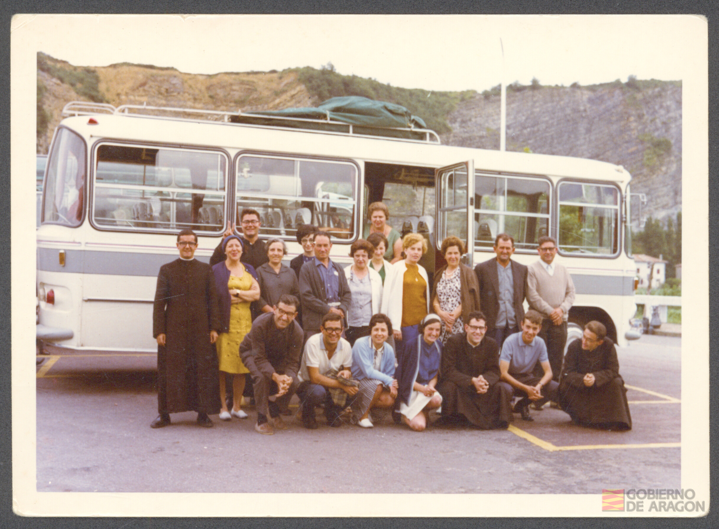 Ángel Conte Cazcarro junto con otros compañeros de viaje en Lourdes