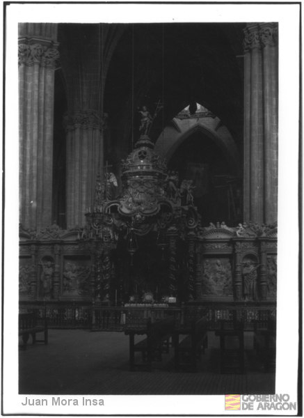 "Zaragoza. La Seo, capilla del Santo Cristo. Estilo: Barroco. Autor: D. Juan Zabalo y constructor Juan de Mesa.". Juan Mora Insa