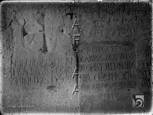 Monasterio Viejo de San Juan de la Peña. Lauda funeraria del claustro. Ricardo del Arco y Garay