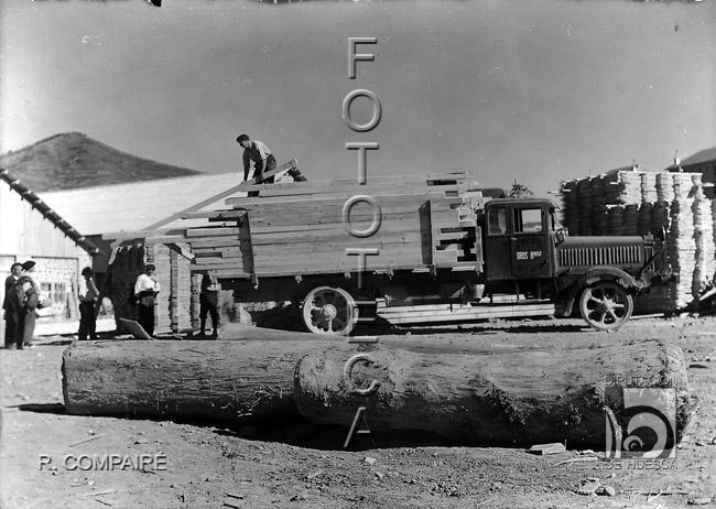 "Cargando el camión". Ricardo Compairé Escartín. Ansó
