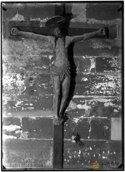 "Monasterio de Sigena, Huesca. Santo Cristo en el claustro. Estilo: Románico. ". Juan Mora Insa