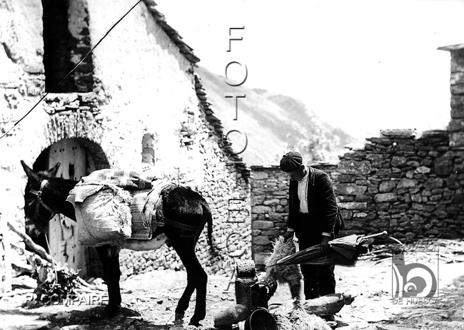 "Pastor cargando el burro". Ricardo Compairé Escartín. Mesón Nuevo