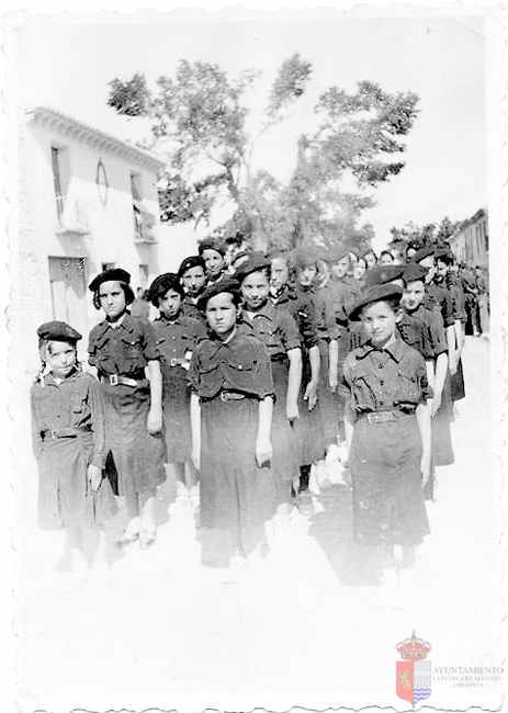 Desfile flechas y pelayos. La Puebla de Alfindén