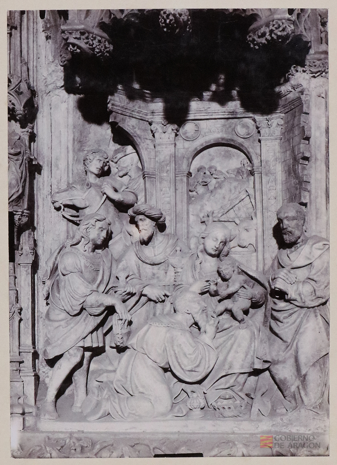 "Detalle del retablo de alabastro de la Parroquia"