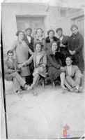 Grupo de amigas en Plaza de España. La Puebla de Alfindén