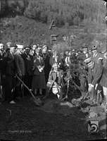 Valle de Ordesa. Plantando un árbol el día de su inauguración como Parque Nacional. Ricardo del Arco y Garay. Parque Nacional de Ordesa y Monte Perdido. Torla. Sobrarbe