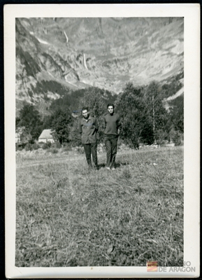 Retrato de dos jóvenes en el Valle de Pineta