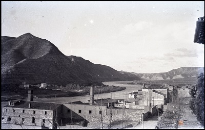 Mequinenza. Vista general del pueblo y el río Ebro