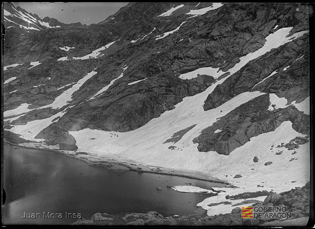 Balneario de Panticosa con lago y montañas. Juan Mora Insa