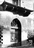 "Puerta de la iglesia del antiguo Hospital Provincial". Ricardo Compairé Escartín. Huesca