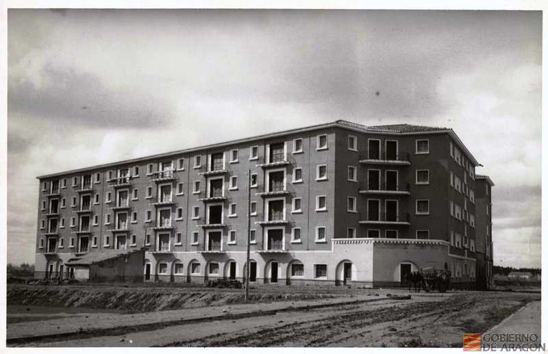Grupo de Viviendas de Regiones Devastadas en la Avenida de la Paz (Huesca). Fidel Oltra Gómez