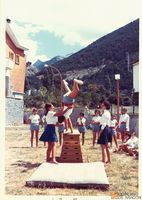 Albergue de Villanúa. Gimnasia. Ejercicios en el plinto. Minerva Sociedad Española de Fotografía Aplicada, S.A.