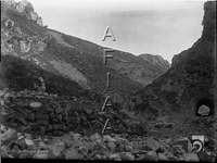 Carretera de Nueno a Arguis. Túnel y piedras para obras. Ricardo del Arco y Garay. Nueno. Hoya de Huesca