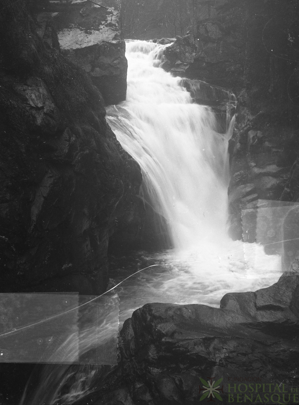 Cascada en los Pirineos