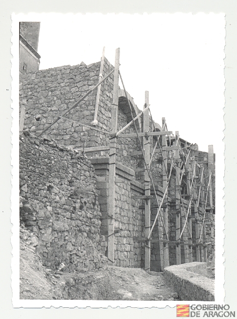 Proyecto adicional al de urbanización parcial de los alrededores de la Catedral. Arquitecto: César Jalón. Albarracín