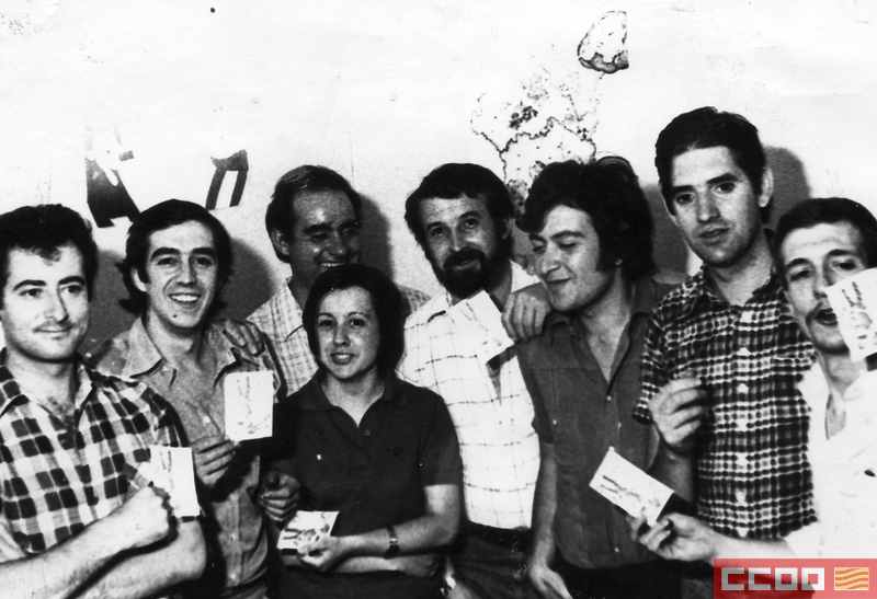 Presentación ante la prensa del Bono de CCOO, un pre-carné de 25 pesetas creado en la Asamblea de Barcelona en julio de 1976