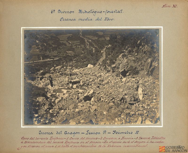 Cuenca del río Aragón. Sección 1ª Perímetro I. Cono del torrente Epifanio. 1 Cauce del torren. 2 Carretera a Francia. 3 Torrente Estivielles. 4 Desembocadura del torrente Epifanio en el río Aragón. En el espacio desde el Aragón a 500m en dirección al punto 1 se halla el emplazamiento de la Estación Internacional
