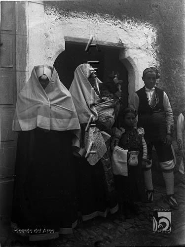 Fiesta del traje. Grupo de ansotanos. Ricardo del Arco y Garay. Ansó