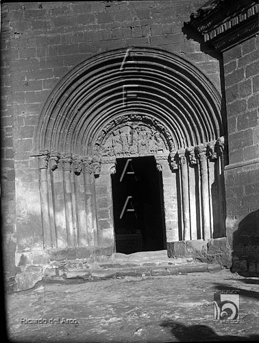 Iglesia de Nuestra Señora de la Asunción. Portada. Ricardo del Arco y Garay. Peralta de Alcofea. Somontano