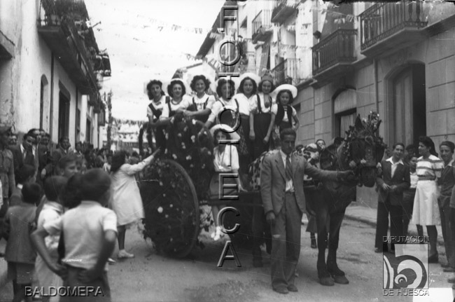 Fiestas del barrio de San Joaquín. Carroza. Antonio López Santolaria. Graus