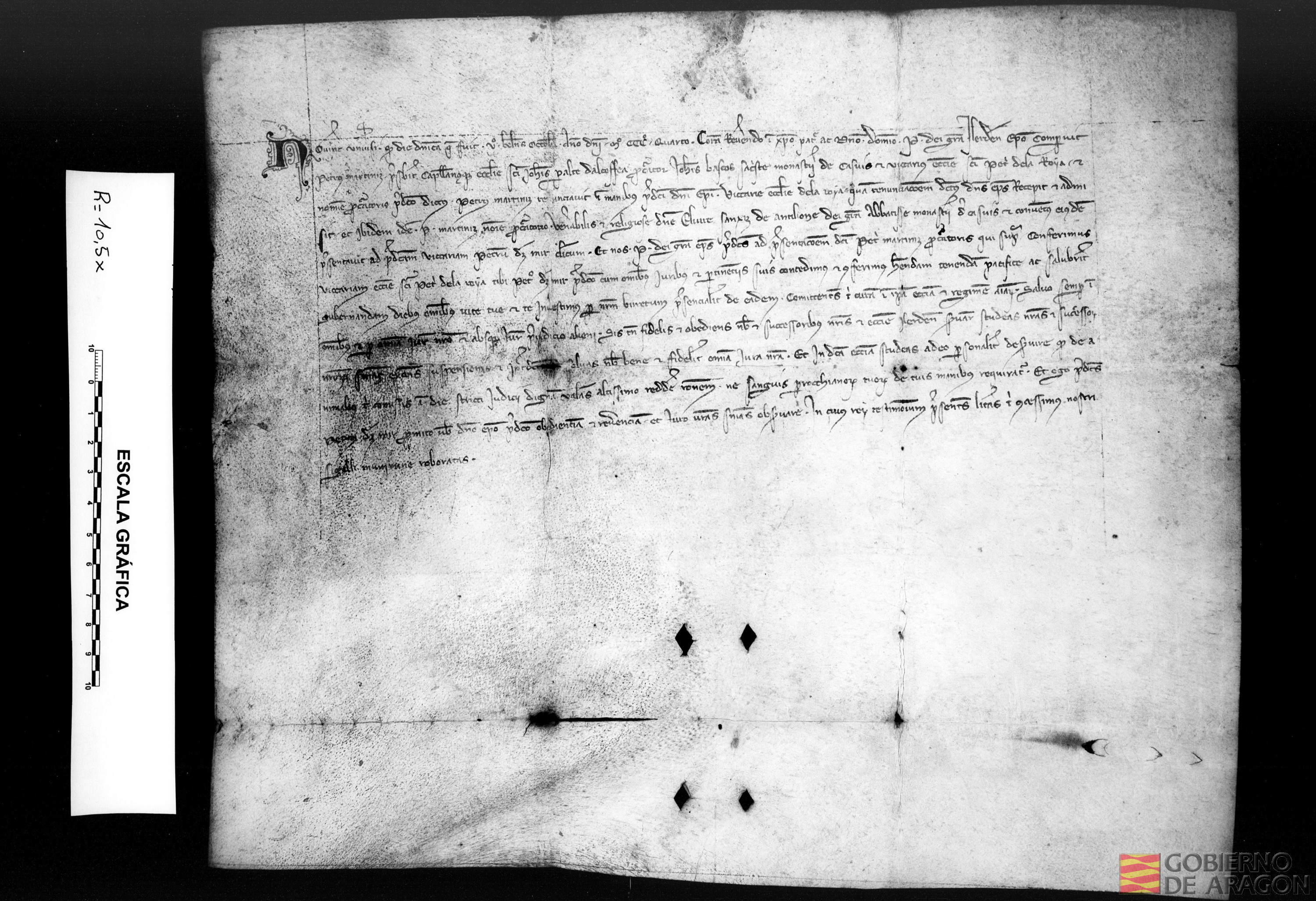Pedro Martínez, presbítero de Peralta de Alcofea y procurador de Juan Bascués, sacristán de Casbas y vicario de San Pedro de Larroya, y procurador también de Elvira Sánchez de Antillón, abadesa de Casbas, comparece ante Pedro, obispo de Lérida, para presentar la renuncia de Juan a la vicaría de San Pedro de La Roya, y presentar, en nombre de Elvira, a Pedro de Ezmir para dicha vicaría. El obispo de Lérida concede la vicaría