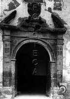"Puerta Colegio San Bernardo". Ricardo Compairé Escartín. Huesca