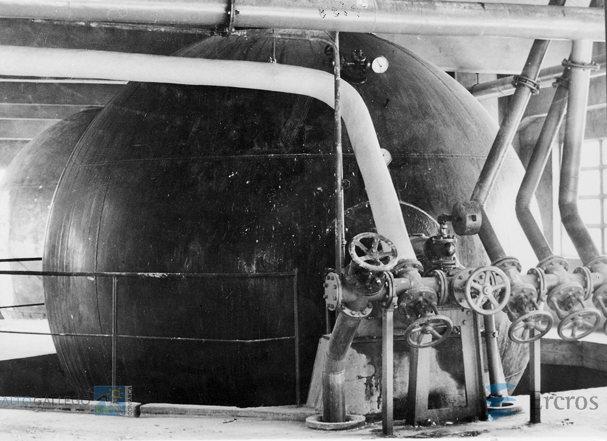 Maquinaria en la fábrica de Energía e Industrias Aragonesas en Sabiñánigo