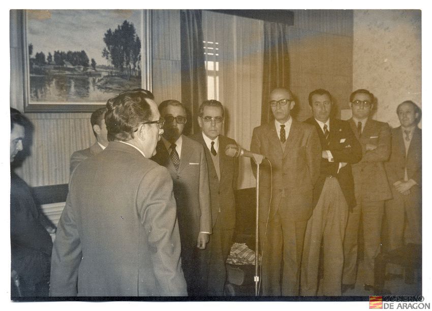 Casa Sindical, despacho oficial del delegado. Toma de posesión del director provincial del Secretariado de Asuntos Sociales de la Delegación Provincial. Momento del discurso del delegado provincial de la O.S., D. Jesús Sainz Planillo. 8 de marzo. Teruel
