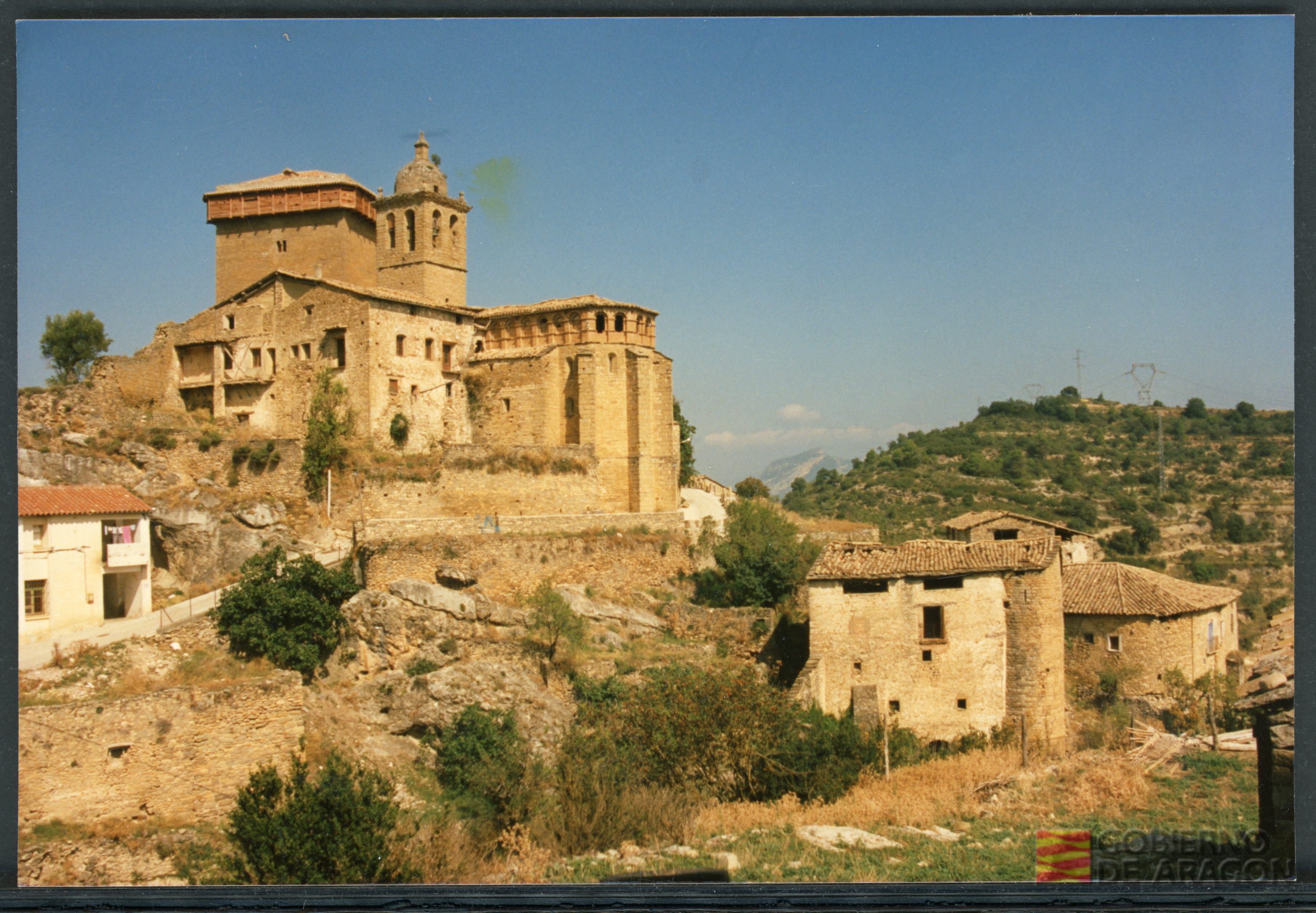 Iglesia de Nuestra Señora de la Asunción, Casa Abadía y Castillo. Ángel Crespo Yagüe. Abizanda
