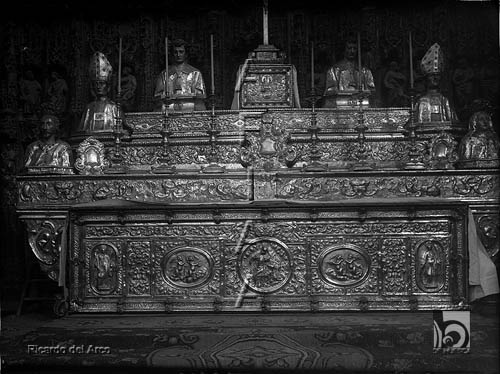 La catedral. Armario de servicio de plata con bustos de santos. Ricardo del Arco y Garay. Huesca. Hoya de Huesca