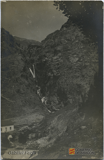 Cascada en una zona montañosa. Gabriel Faci Abad