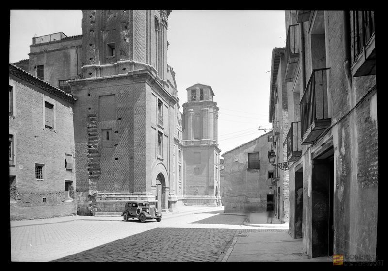 Fachada y torres de la iglesia de San Ildefonso (o de Santiago el Mayor). Manuel Coyne